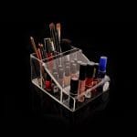 Organizador de cosméticos con bisagra y para 6 labiales de acrílico.